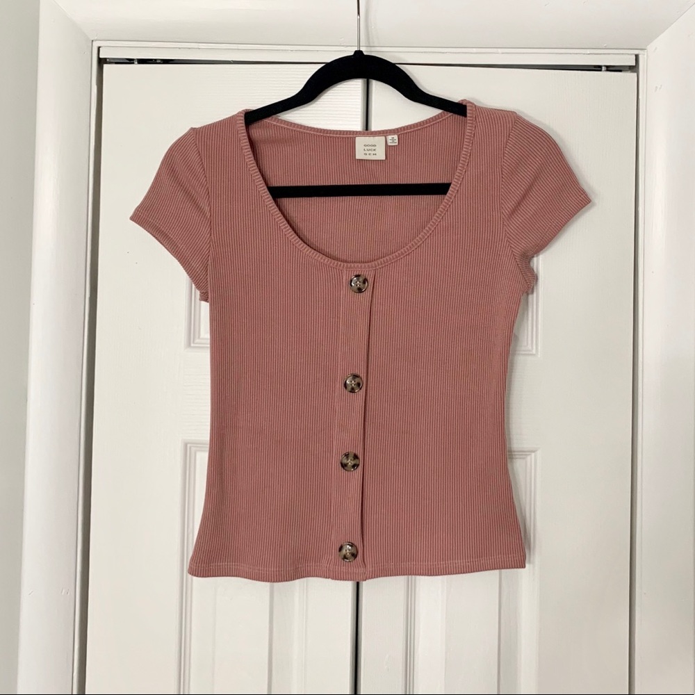 NWOT. Ribbed mauve top. Big buttons.Short sleeves.
